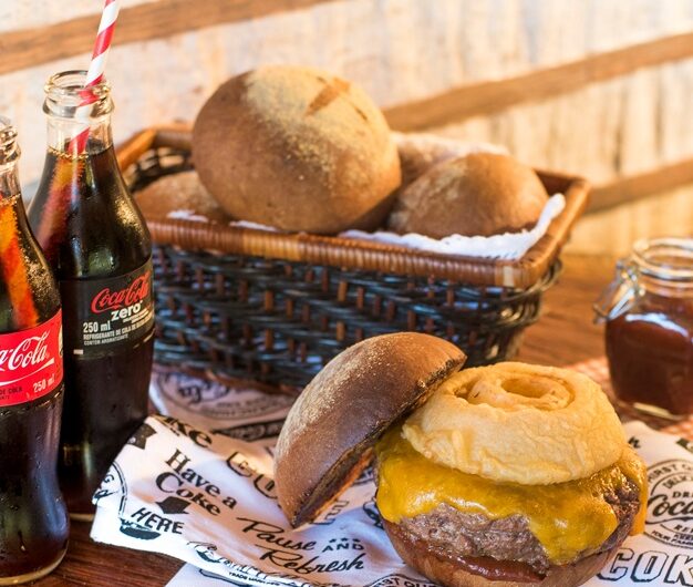 Hambúrguer Barbecue com Onion Rings